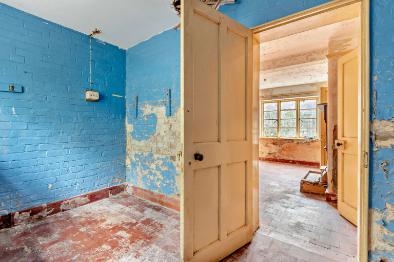 No 3 - through to sitting room